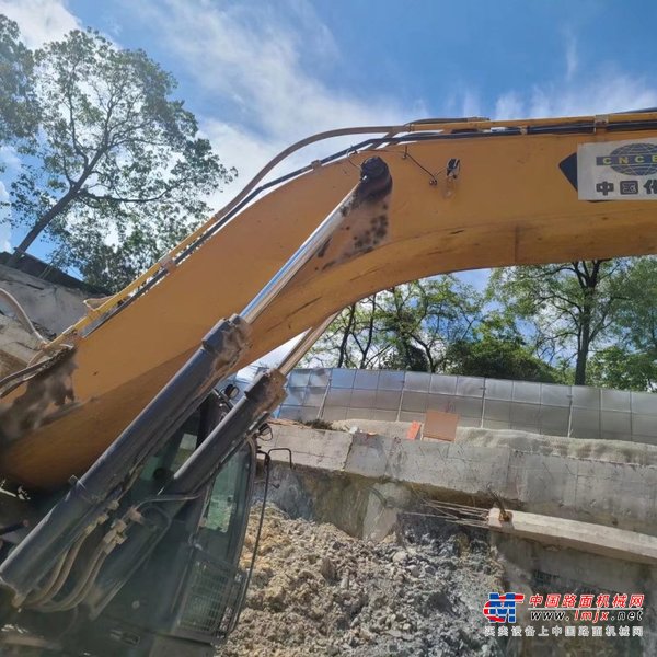 贵阳市出售转让二手不详小时2020年徐工XE370D挖掘机