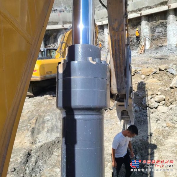 贵阳市出售转让二手不详小时2020年徐工XE370D挖掘机