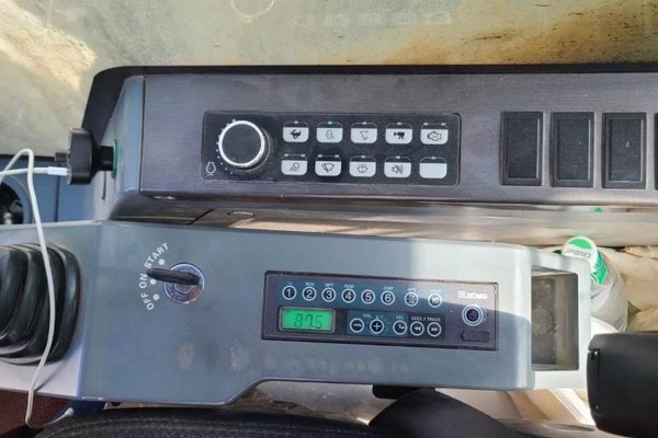 贵阳市出售转让二手不详小时2020年徐工XE370D挖掘机