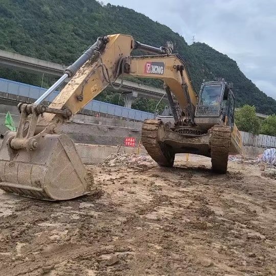 贵阳市出售转让二手不详小时2020年徐工XE370D挖掘机