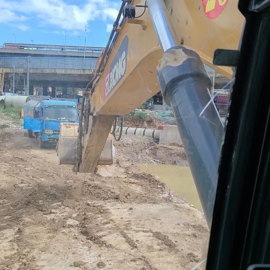 贵阳市出售转让二手不详小时2020年徐工XE370D挖掘机