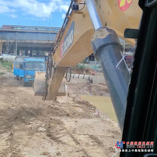贵阳市出售转让二手不详小时2020年徐工XE370D挖掘机