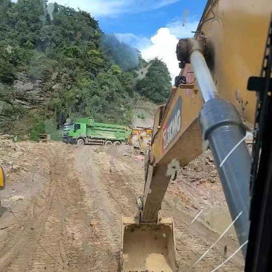 贵阳市出售转让二手不详小时2020年徐工XE370D挖掘机