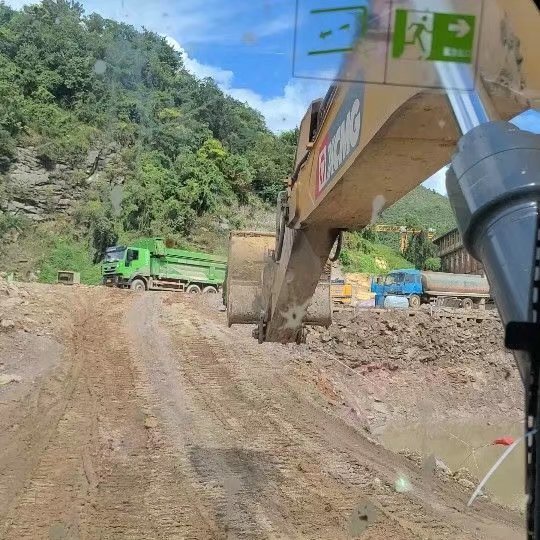 贵阳市出售转让二手不详小时2020年徐工XE370D挖掘机