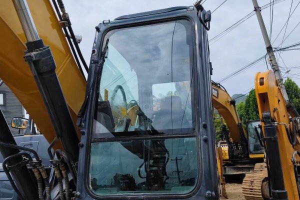 贵阳市出售转让二手不详小时2020年徐工XE215D挖掘机