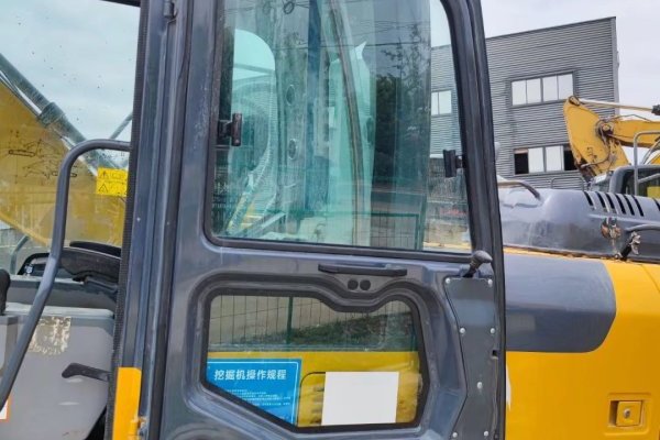贵阳市出售转让二手不详小时2020年徐工XE215D挖掘机