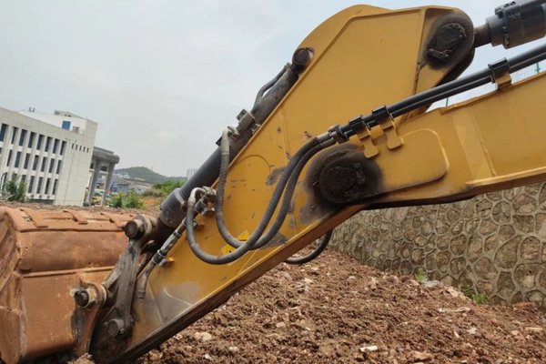 贵阳市出售转让二手不详小时2019年徐工XE400DK挖掘机