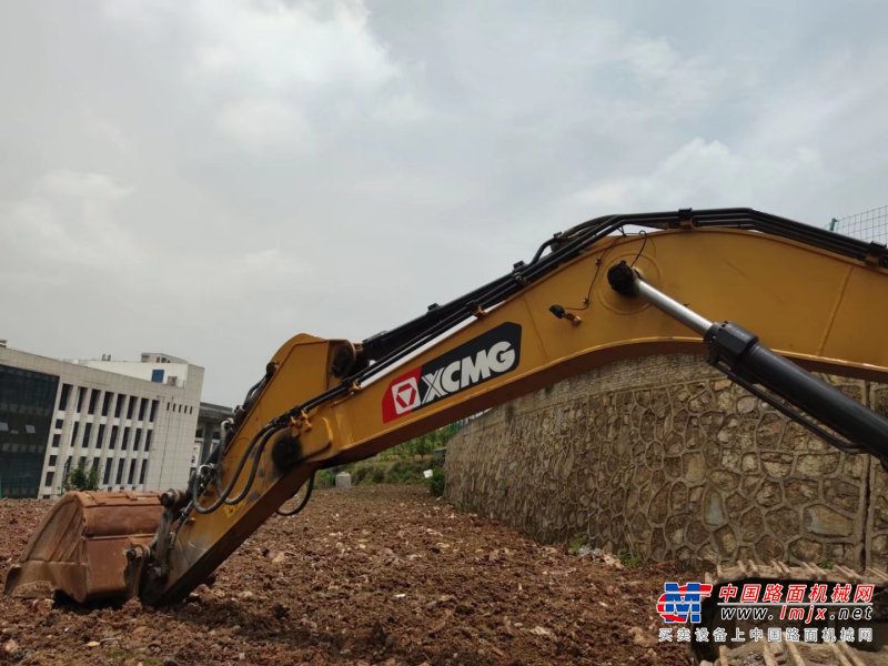 贵阳市出售转让二手不详小时2019年徐工XE400DK挖掘机