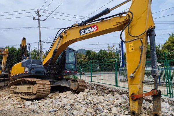 贵阳市出售转让二手不详小时2020年徐工XE215D挖掘机