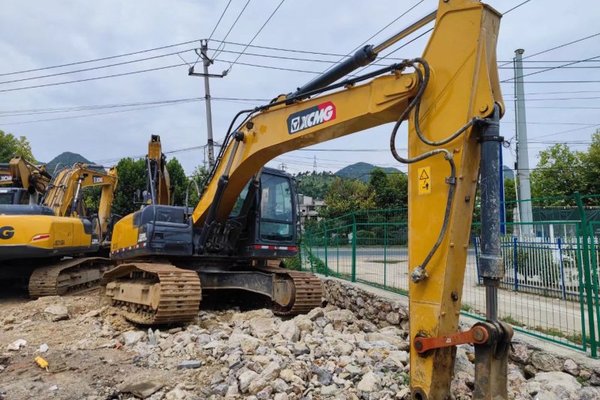 贵阳市出售转让二手不详小时2020年徐工XE215D挖掘机
