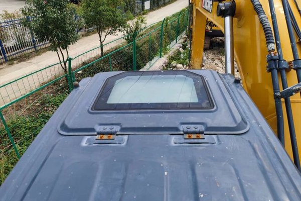 贵阳市出售转让二手不详小时2020年徐工XE215D挖掘机