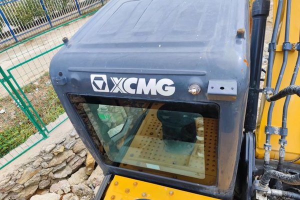 贵阳市出售转让二手不详小时2020年徐工XE215D挖掘机