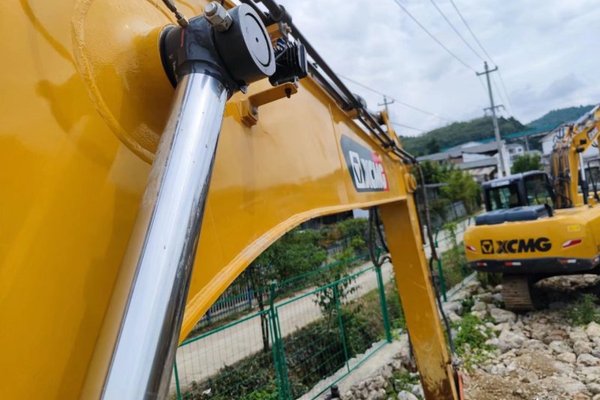 贵阳市出售转让二手不详小时2020年徐工XE215D挖掘机