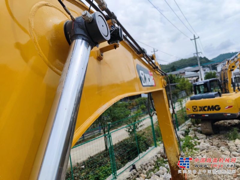 贵阳市出售转让二手不详小时2020年徐工XE215D挖掘机