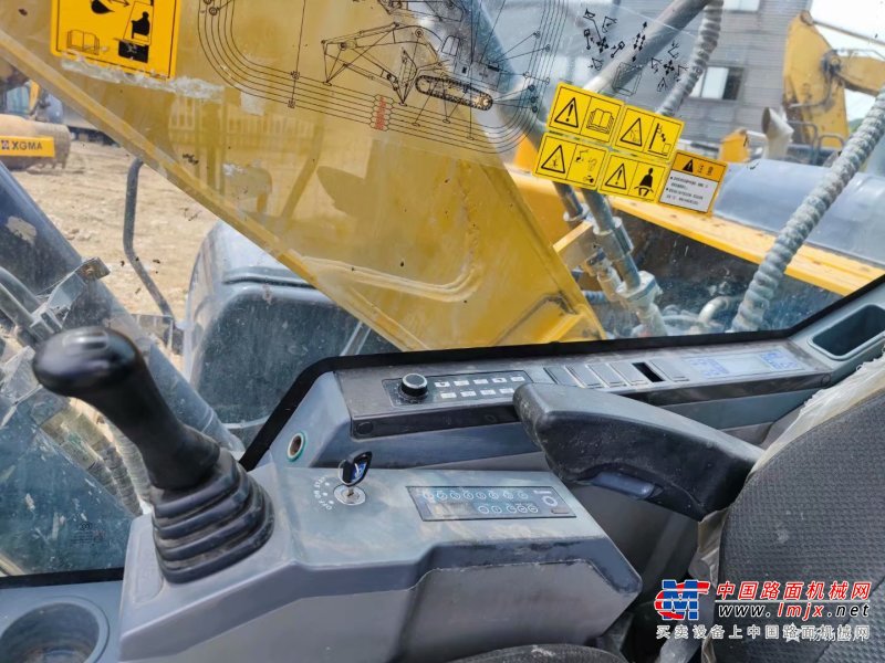贵阳市出售转让二手不详小时2020年徐工XE215D挖掘机