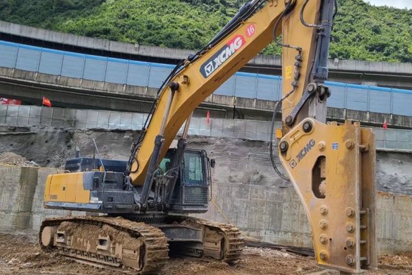 贵阳市出售转让二手不详小时2019年徐工XE490DK挖掘机