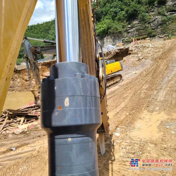 贵阳市出售转让二手不详小时2019年徐工XE490DK挖掘机
