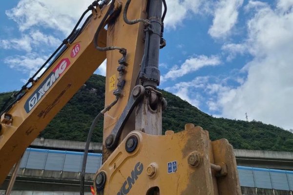 贵阳市出售转让二手不详小时2019年徐工XE490DK挖掘机