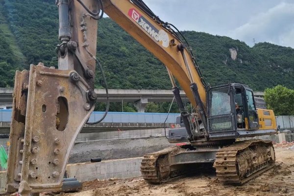贵阳市出售转让二手不详小时2019年徐工XE490DK挖掘机