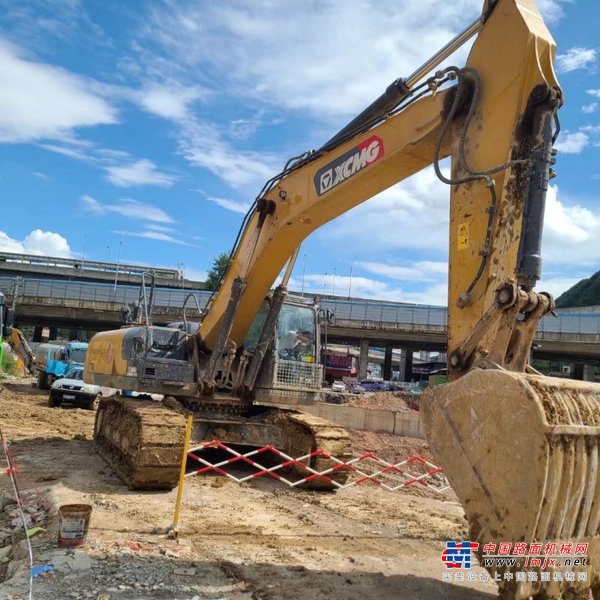 贵阳市出售转让二手不详小时2020年徐工XE370D挖掘机