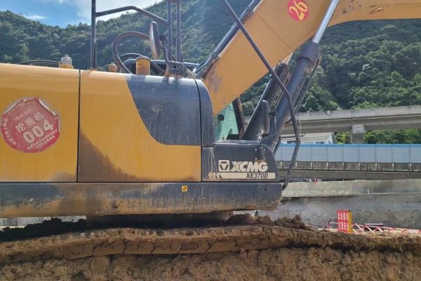 贵阳市出售转让二手不详小时2020年徐工XE370D挖掘机