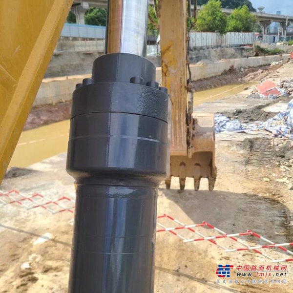 贵阳市出售转让二手不详小时2020年徐工XE370D挖掘机