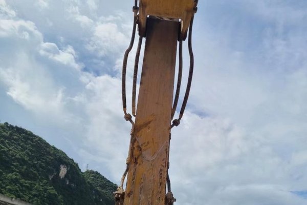 贵阳市出售转让二手不详小时2020年徐工XE370D挖掘机