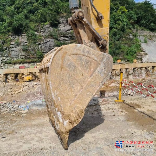 贵阳市出售转让二手不详小时2020年徐工XE370D挖掘机