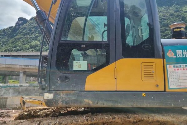 贵阳市出售转让二手不详小时2020年徐工XE370D挖掘机