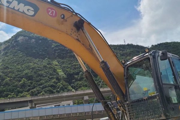 贵阳市出售转让二手不详小时2020年徐工XE370D挖掘机