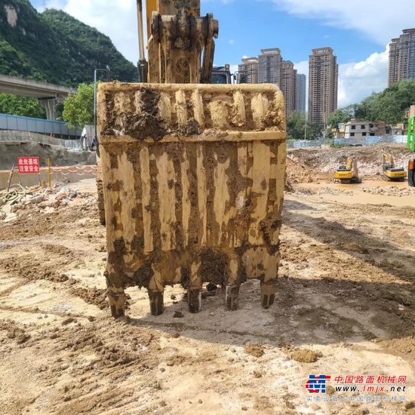 贵阳市出售转让二手不详小时2020年徐工XE370D挖掘机