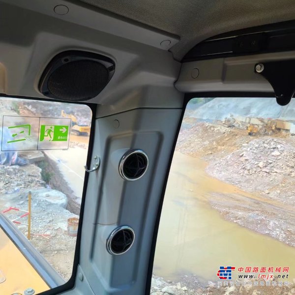 贵阳市出售转让二手不详小时2020年徐工XE370D挖掘机