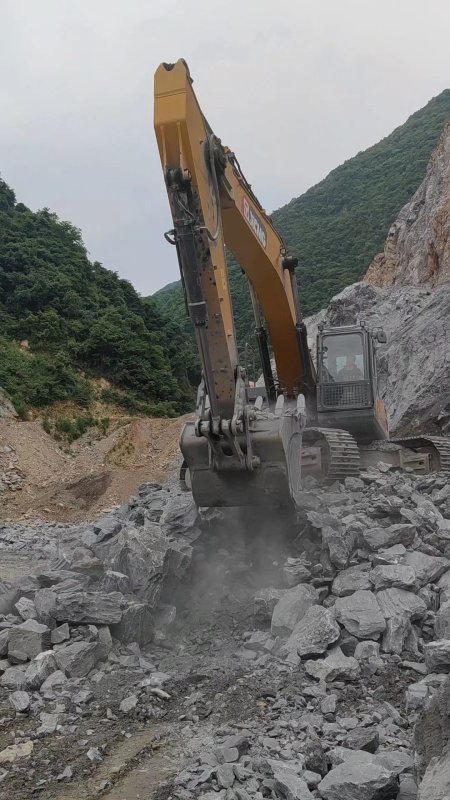 贵阳市出售转让二手不详小时2020年徐工XE370D挖掘机