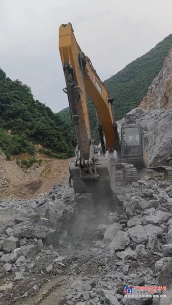 贵阳市出售转让二手不详小时2020年徐工XE370D挖掘机