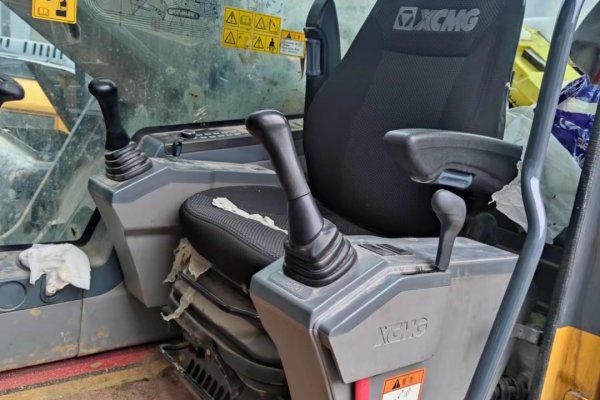 贵阳市出售转让二手不详小时2020年徐工XE370D挖掘机