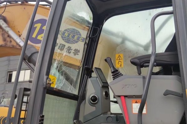 贵阳市出售转让二手不详小时2020年徐工XE370D挖掘机