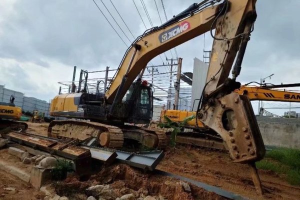 贵阳市出售转让二手不详小时2020年徐工XE370D挖掘机