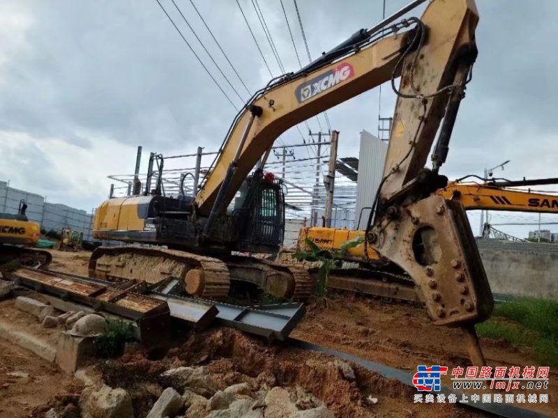 贵阳市出售转让二手不详小时2020年徐工XE370D挖掘机