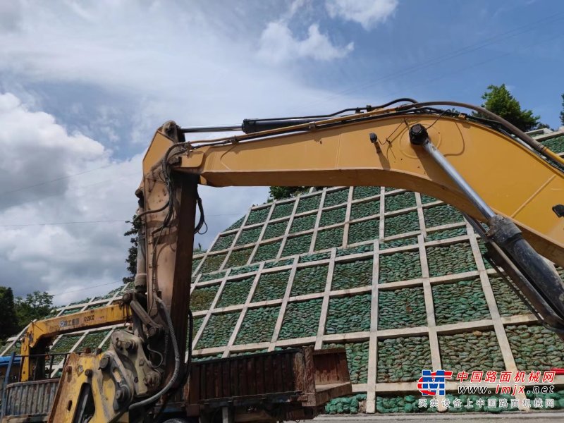 贵阳市出售转让二手不详小时2020年徐工XE370D挖掘机