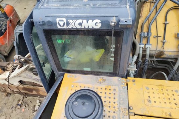 贵阳市出售转让二手不详小时2020年徐工XE370D挖掘机
