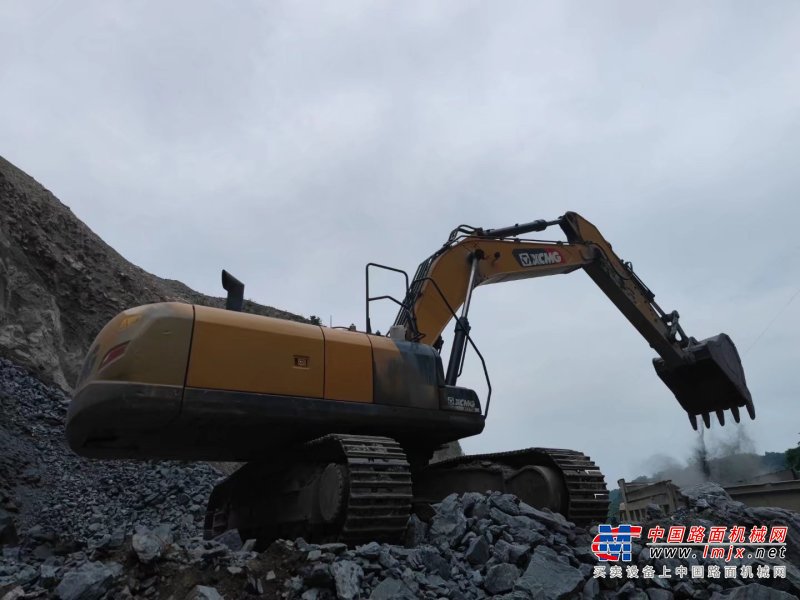 贵阳市出售转让二手不详小时2020年徐工XE370D挖掘机