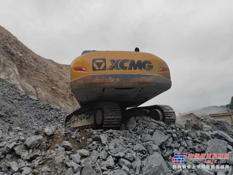 贵阳市出售转让二手不详小时2020年徐工XE370D挖掘机