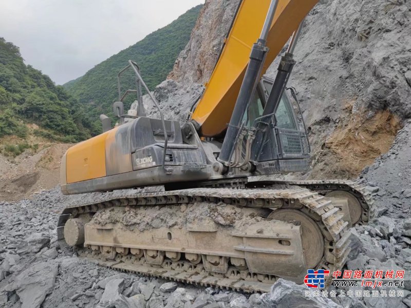 贵阳市出售转让二手不详小时2020年徐工XE370D挖掘机