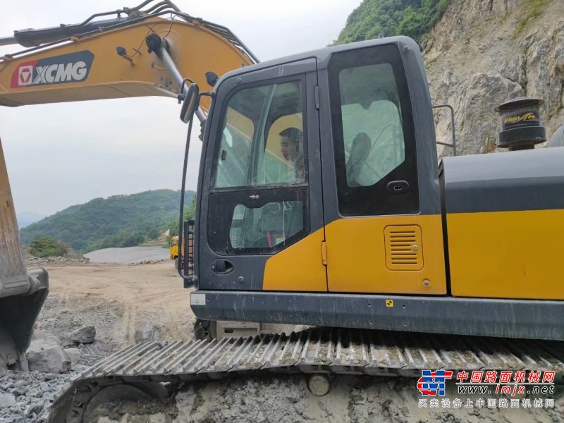 贵阳市出售转让二手不详小时2020年徐工XE370D挖掘机