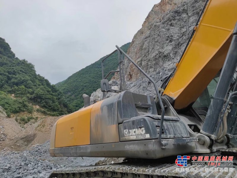 贵阳市出售转让二手不详小时2020年徐工XE370D挖掘机