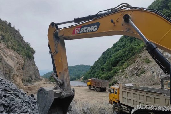 贵阳市出售转让二手不详小时2020年徐工XE370D挖掘机