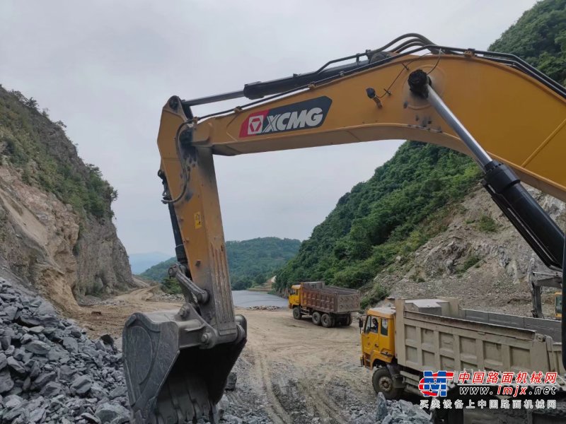 贵阳市出售转让二手不详小时2020年徐工XE370D挖掘机