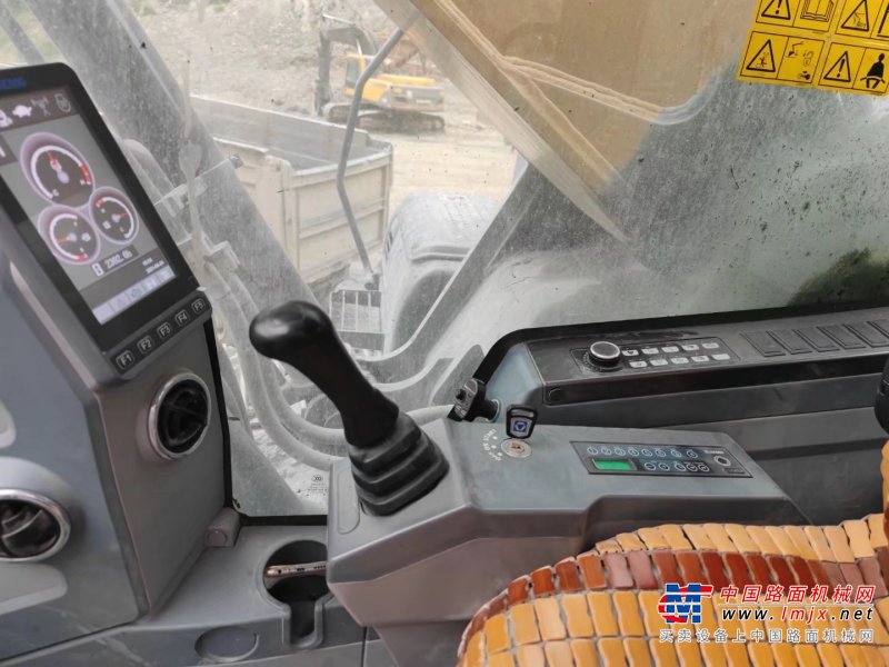 贵阳市出售转让二手不详小时2020年徐工XE370D挖掘机