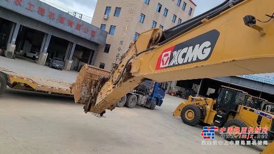 贵阳市出售转让二手不详小时2020年徐工XE370D挖掘机