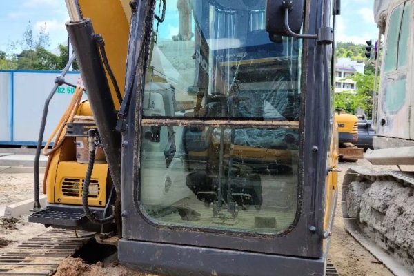 贵阳市出售转让二手不详小时2020年徐工XE75DA挖掘机